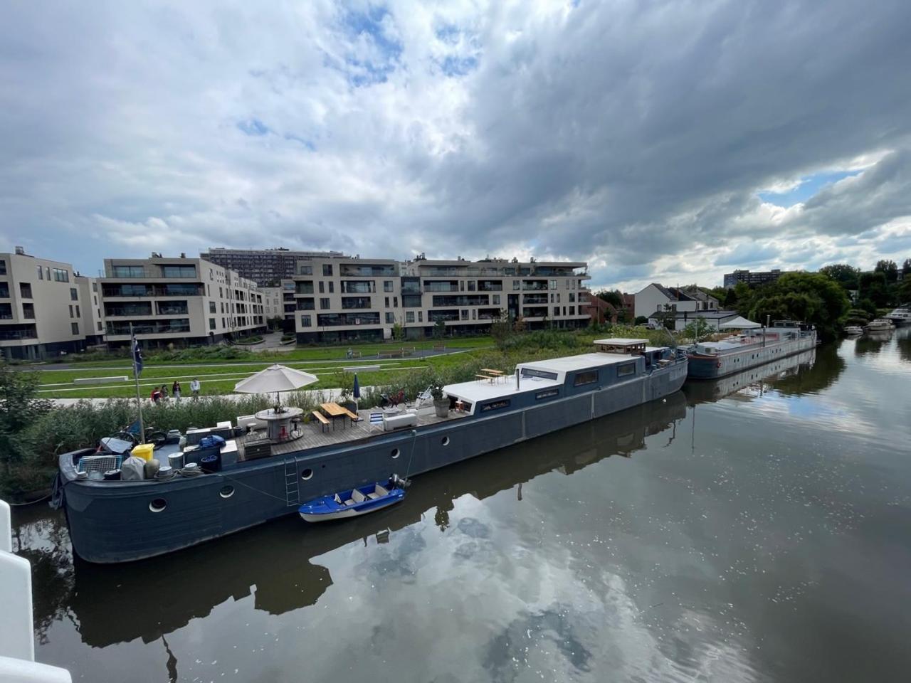 Boat & Breakfast Bellevue Hotel en barco *